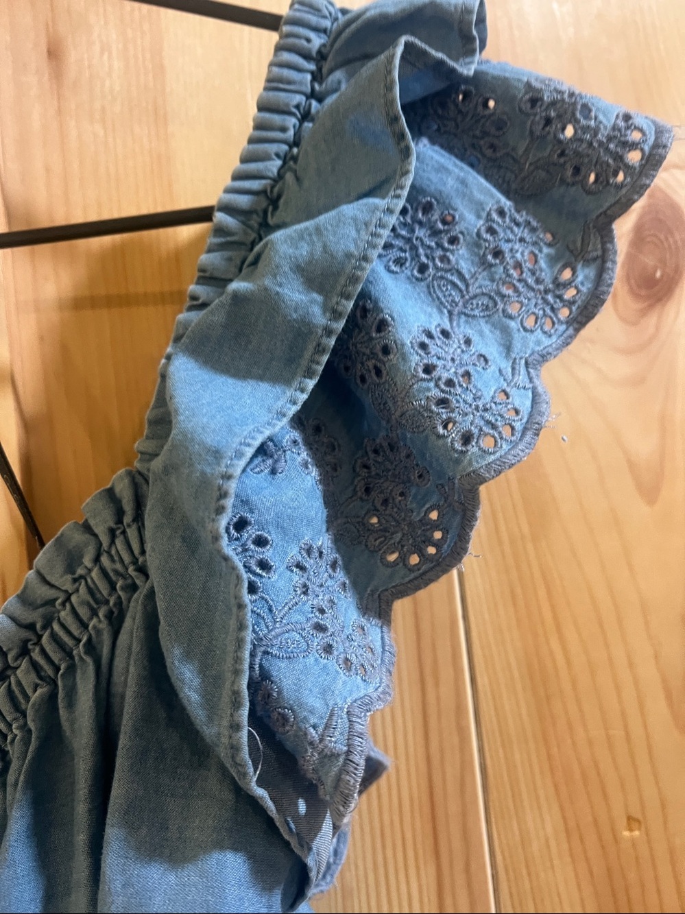 Jessica SimpsonLight Blue Eyelet Ruffle-Shoulder Button Front size 3x - Picture 2 of 8